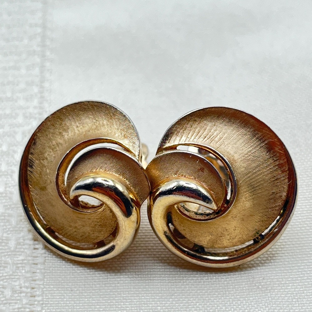 Vintage Trifari Brushed Gold Tone Swirl Circle Clip-On Earrings